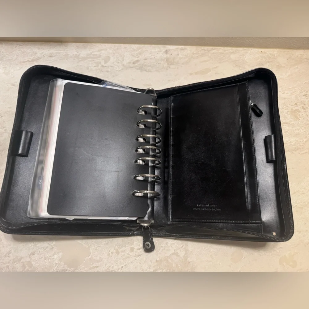 Franklin Covey Napa Leather Zipper Binder Classic size with accessories